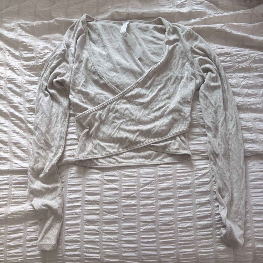 Lululemon Long Sleeve Tops - Picture 2 of 3